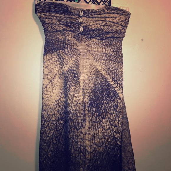 🔥FREE PEOPLE strapless seashell midi dress🔥